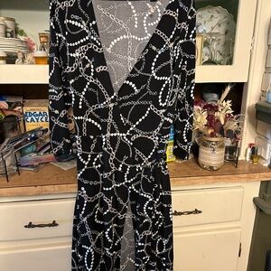 New York & Company Black and White Chain Print Long Sleeve Dress